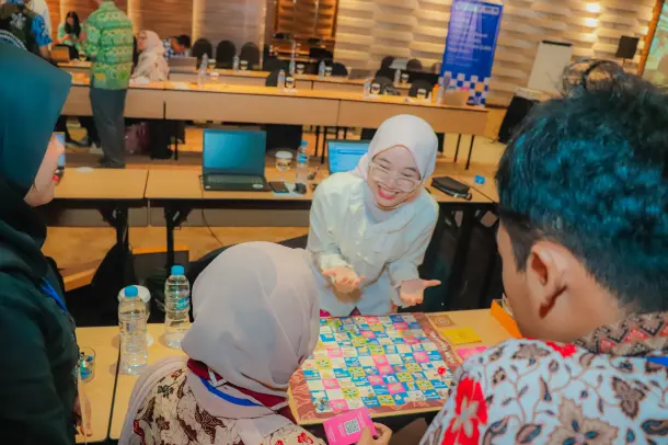 Fase II Program Social Media 4 Peace diluncurkan di Indonesia dengan fokus pada literasi media dan informasi bagi pendidik dan siswa.