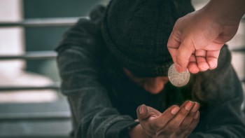 Peringkat I di Dunia, Penduduk Indonesia Kian Dermawan
