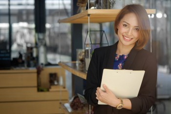 Alasan di Balik Gaji Laki-Laki Lebih Tinggi dari Perempuan