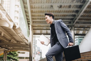 Berapa Gaji Fresh Graduate di Indonesia?
