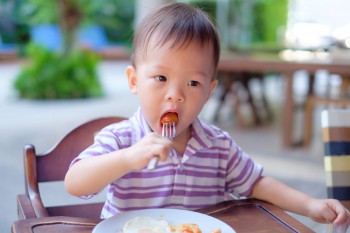 Tersedak? Bukan Minuman tapi Manuver Heimlich