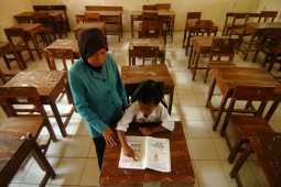 Berkejaran Waktu Hadapi Puncak Guru Pensiun