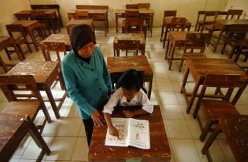 Berkejaran Waktu Hadapi Puncak Guru Pensiun