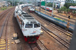 Perbedaan Penumpang Kereta di Jawa dan Sumatra