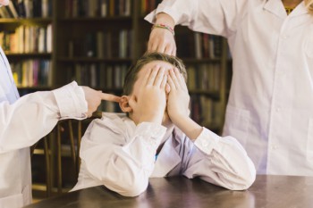 Waspadai Dampak Buruk Toxic Parent pada Anak