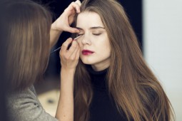 Tarif Make Up Artis Pria Indonesia, Nomor 5 Bikin Geleng-geleng!