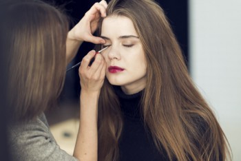 Tarif Make Up Artis Pria Indonesia, Nomor 5 Bikin Geleng-geleng!