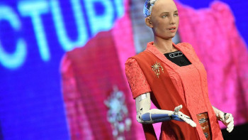 Tak Hanya Sophia, Robot-Robot Ini Juga Cantik dan Pintar