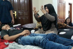 Ningsih Tinampi dan Kebiasaan Warga Berobat ke ”Orang Pintar”