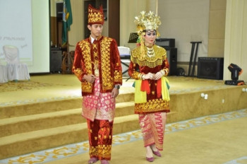 Sulaman Benang Emas di Pakaian Tradisional Jambi
