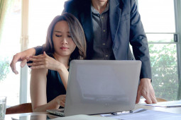 Waspada Ladies, Ini Tanda-Tanda Orang Mesum Disekitarmu dan Cara Menghindarinya