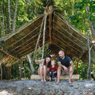 Traveler Inggris Tinggal di Pulau Merak, Ini Manfaat Bermain di Luar bagi Anak