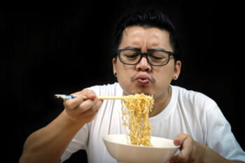 Tutorial Baru Masak Mie Instan Buat Anak Kos, Enak Enggak Ya?
