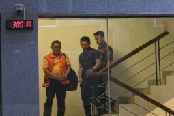Kepala Daerah Korupsi, Monopoli Kekuasaan Sampai Diskresi