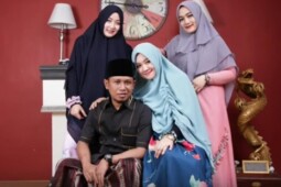 Cerita Lora Fadil dan Uang Saku Rp6 Juta untuk 3 Istri