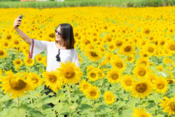 Suka Selfie? 13 Gaya Selfie Ini Mengungkap Kepribadian Anda