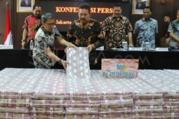 Uang Korupsi Dijejer, Sabang-Merauke Pun Lewat
