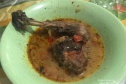 Kuliner Banyuwangi: Ayam Pedas Berkuah sampai Nasi Bungkus