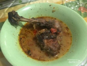 Kuliner Banyuwangi: Ayam Pedas Berkuah sampai Nasi Bungkus