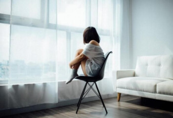 Beda Cara Pria dan Wanita Saat Galau Ingat Kenangan Mantan