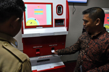 Canggih, ”ATM” Ini Bisa Cetak 23 Jenis Dokumen Kependudukan