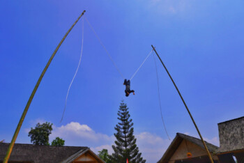 Senam Jantung Menonton Kesenian Lais, Sirkus ala Garut