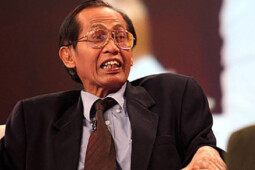 Kisah Artidjo Alkostar: Sidang Pak Harto, Sandal Jepit, dan ”Jagal” Koruptor