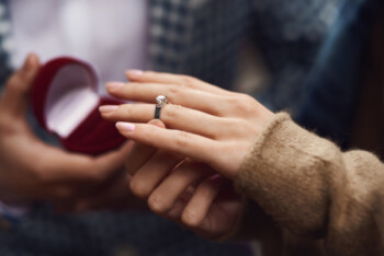 Timpang, Perempuan Muda Banyak yang Sudah Nikah & Mayoritas Laki-Laki Single