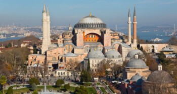 Hagia Sophia: Gereja Konstantinopel Inspirasi Kubah Masjid