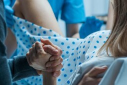 Beda Reaksi Fisik Saat Melahirkan Anak Pertama dan Kedua