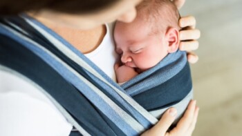 Tutorial Gendong Bayi Baru Lahir, Perhatikan Bagian Ini