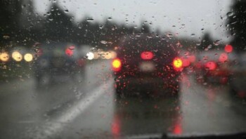 Hadapi Musim Hujan, Cari Mobil yang Punya 5 Fitur Keamanan Ini