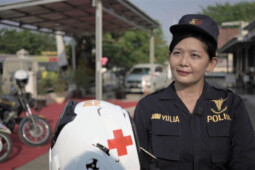 Nani Yulia, Brexit, dan Ambulans Motor