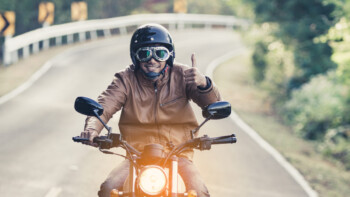 Melihat Kembali Aturan Motor Wajib Menyalakan Lampu Siang Hari