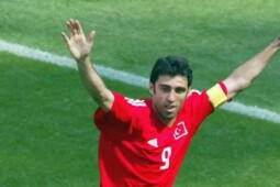 Hakan Sukur: Sepak Bola, Politik, dan Sopir Taksi Online