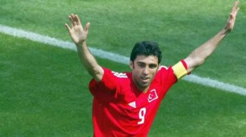Hakan Sukur: Sepak Bola, Politik, dan Sopir Taksi Online