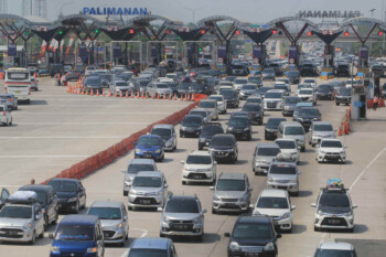 Akal-akalan Pemudik, Ada yang Nekat Naik Ambulans