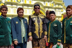 Tren Bikin Keraton, dari Mumet Mikir Utang hingga Rawat Tradisi