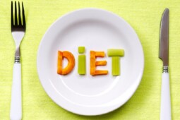 Sedang Turunkan Berat Badan? Kenali 8 Risiko Diet