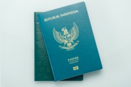 Bikin Paspor Online Bisa Lewat Whatsapp, Amankah?