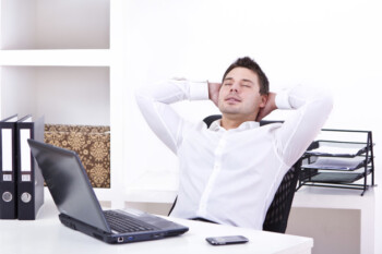 Butuh Semangat, Usir Bad Mood Saat Kerja dengan Cara Ini