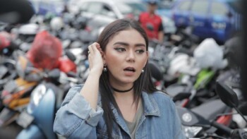 Gejala dan Pengobatan Tumor Tiroid seperti yang Diidap Artis Thalita Latief