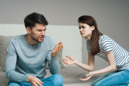Jangan Galau, Begini Cara Menghadapi Pasangan Posesif