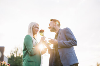 Siap-siap Dibikin Melayang, Pria-Pria dari 10 Negara Ini Dikenal Romantis!