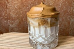 Ada Macam-Macam Varian, Ini Cara Mudah Bikin Dalgona Coffee di Rumah