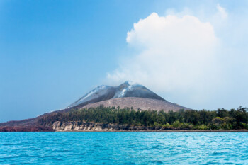 Misteri Suara Dentuman dan Sejarah Letusan Gunung Anak Krakatau