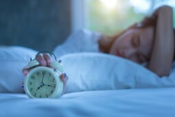 Hindari Kebiasaan Tidur Setelah Sahur, Ini Dampak Buruknya