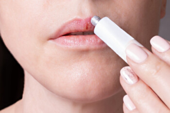 Menggunakan Lipstik Saat Puasa, Bisa Bikin Batalkah?