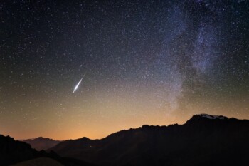 Dari Supermoon Hingga Hujan Meteor, Ini 6 Fenomena Langit di Bulan April
