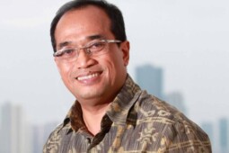 Kisah Sukses  Menhub Budi Karya Melawan Virus Corona